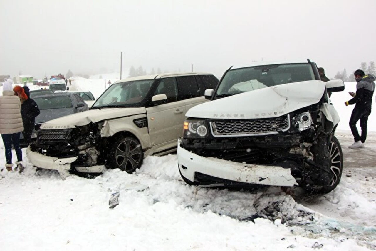 Karda hasar gören aracın zararı kasko ve sigorta tarafından karşılanır mı?
